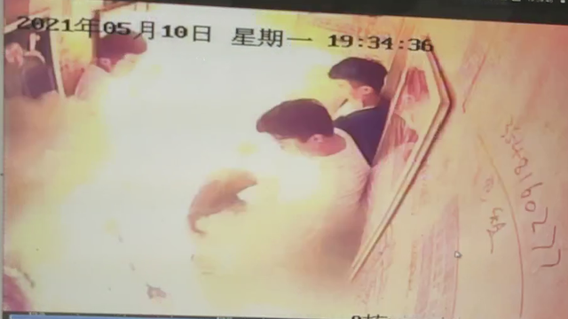 警惕！电动车电梯内起火，多人被烧伤！你还敢让电动车上